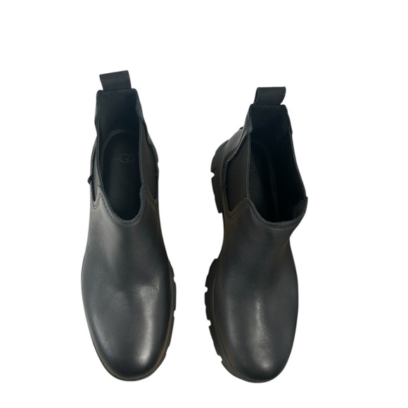 UGG Shoes - UGG Ashton Chelsea Boot size 11 NWB